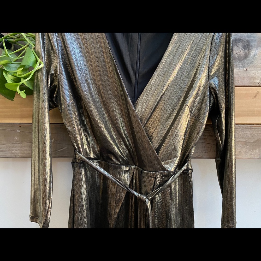 NEW LOOK Gold Sheer 3/4 Sleeve V-Neck Party Dress - Picture 4 of 10